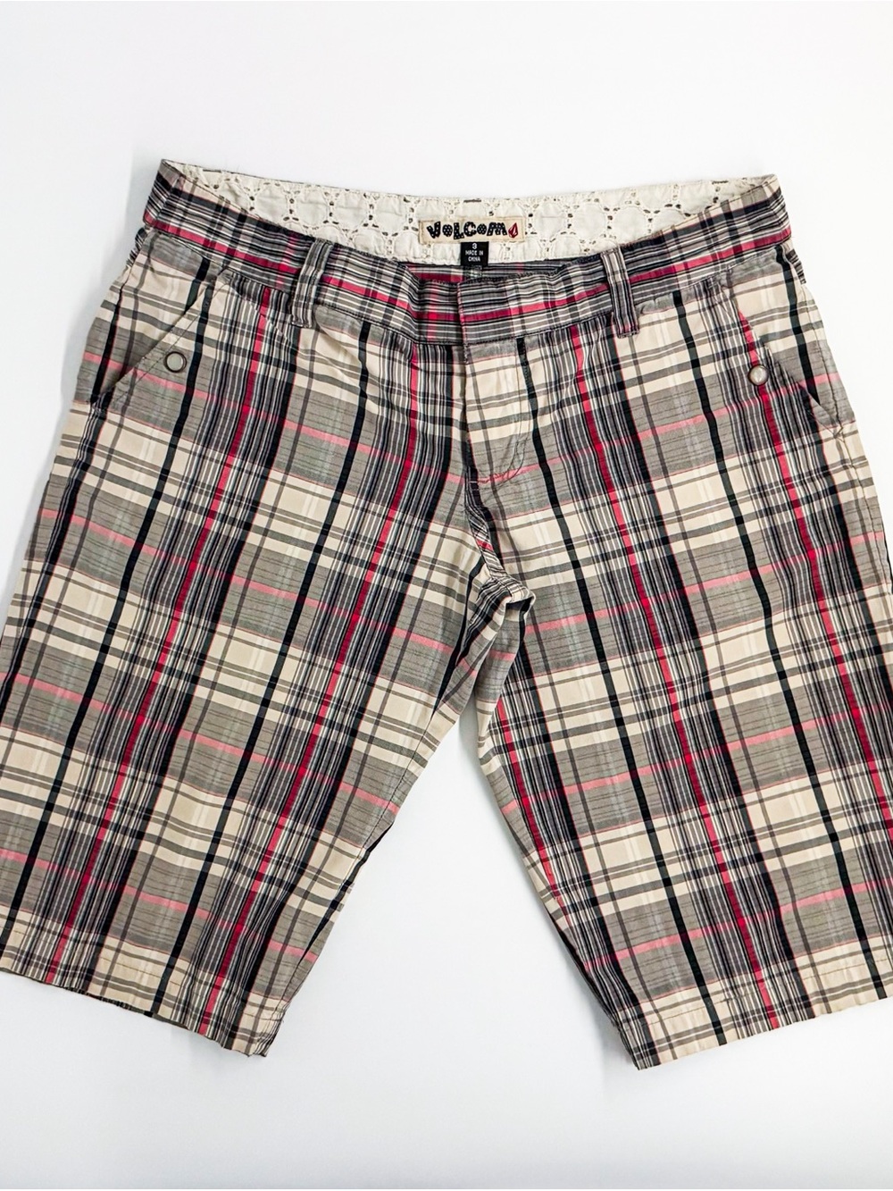 Y2K Volcom Plaid Bermuda Shorts Size 3 Skater Surf Style Pink Gray